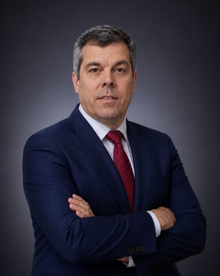 Roberto Rocha Wenceslau, advogado inscrito na OAB/PR sob o nº 27.087